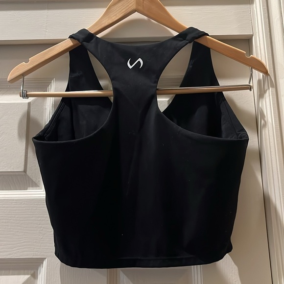 Workout top - Picture 2 of 2